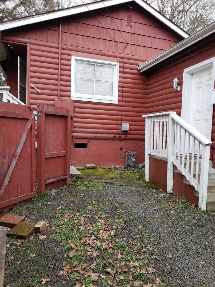 1407 Se Marsters Ave - Photo 3 of 12