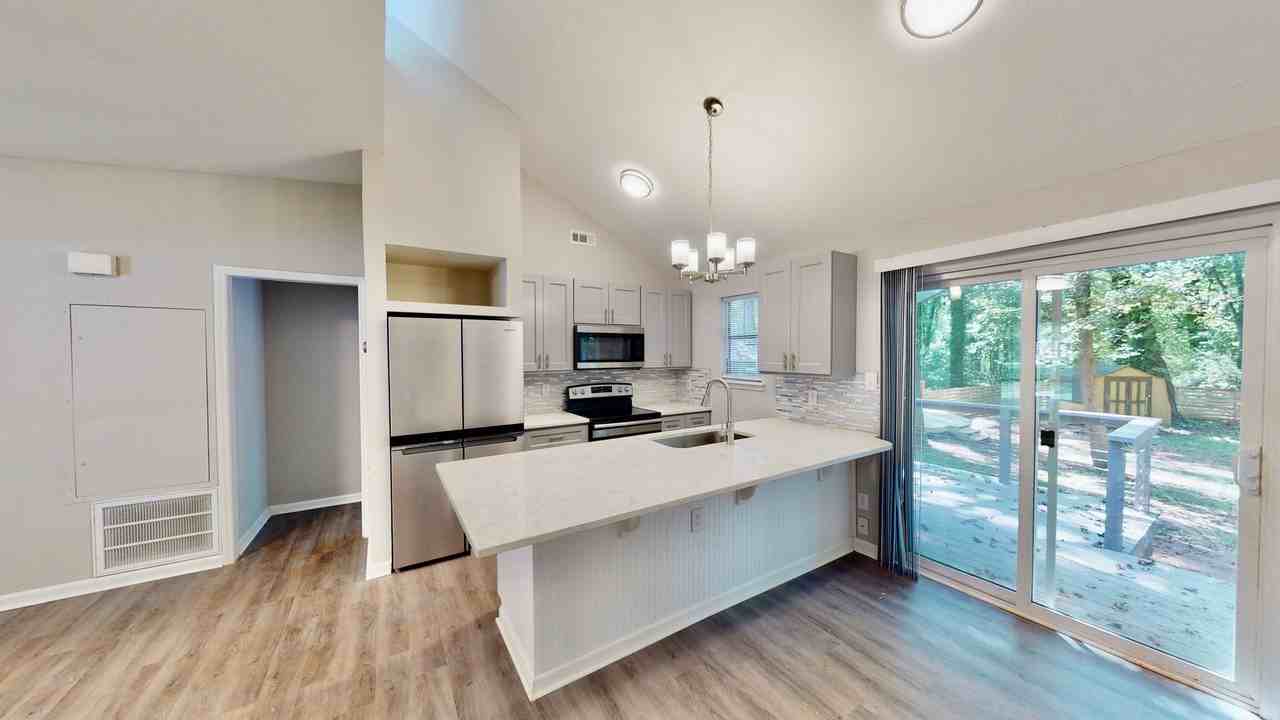 5012 Glenview Ct - Photo 3 of 37