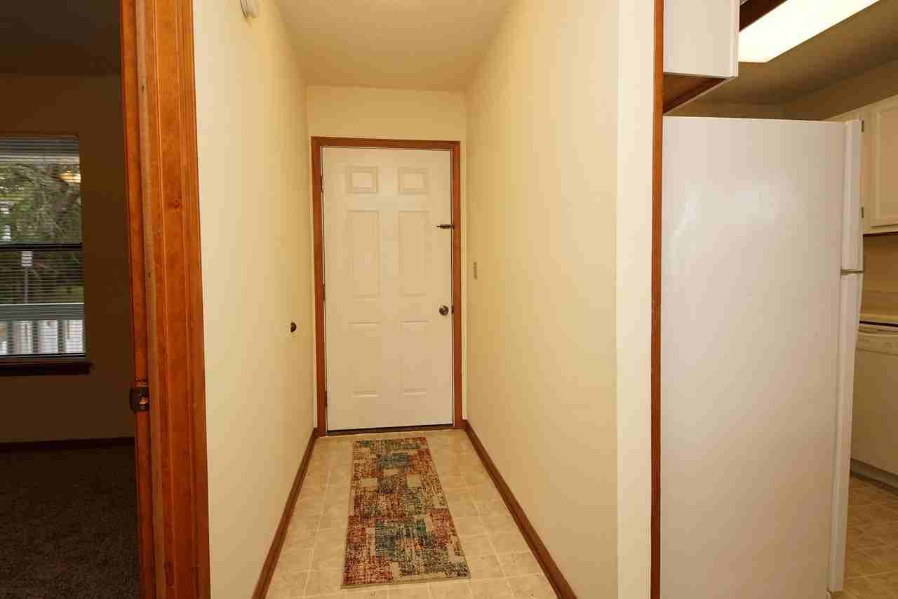 561 Bayshore Dr - Photo 7 of 41