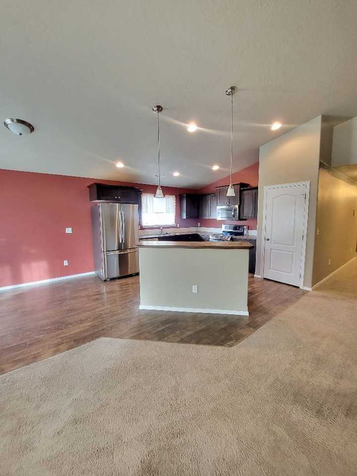 11175 W Blaine Ave - Photo 2 of 10