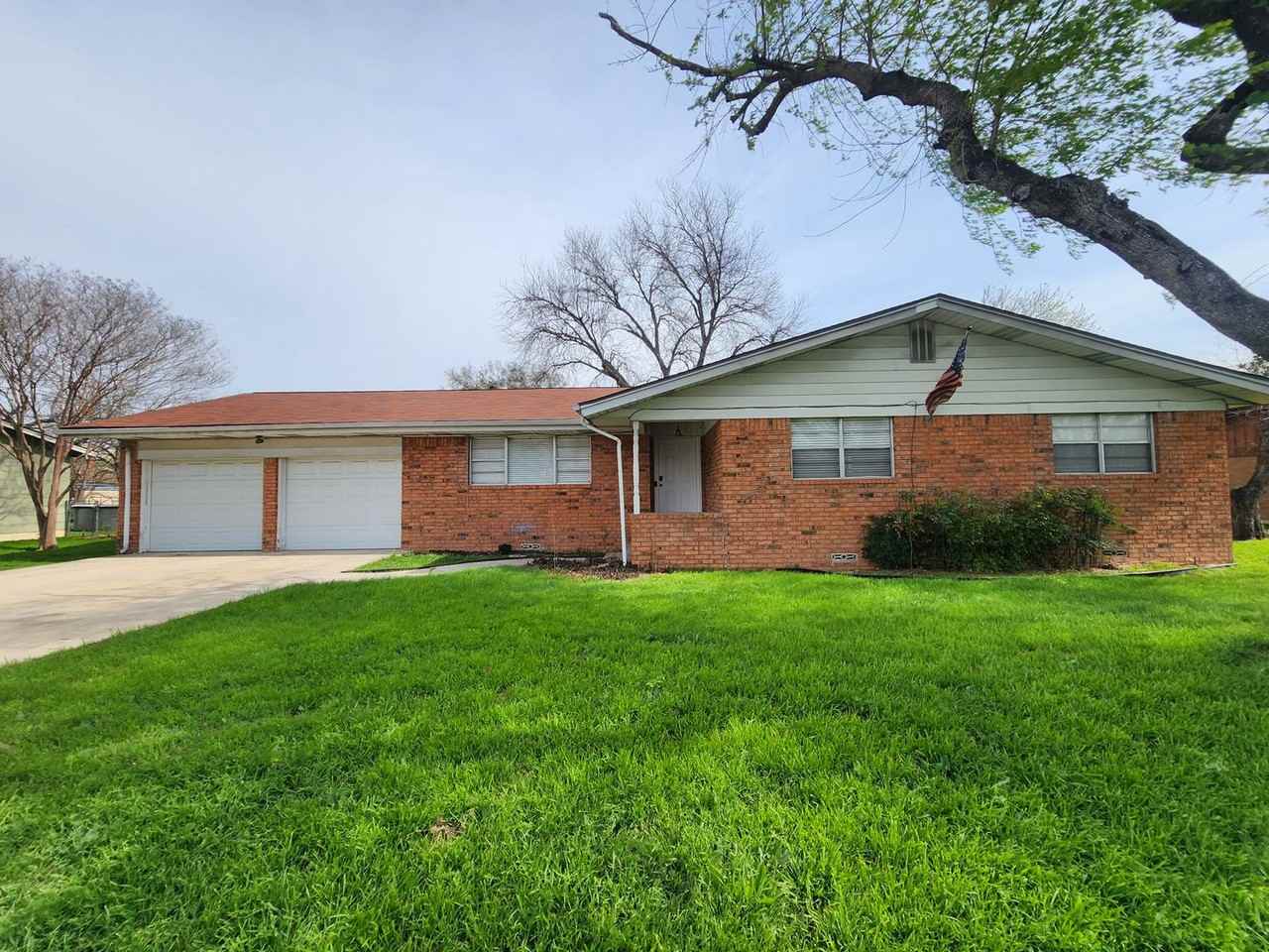 273 Meadow Ave - Photo 2 of 33