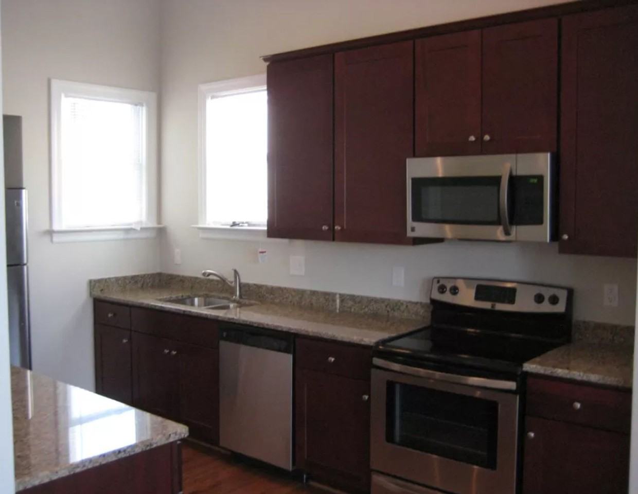 1517 W Cary - Photo 3 of 8