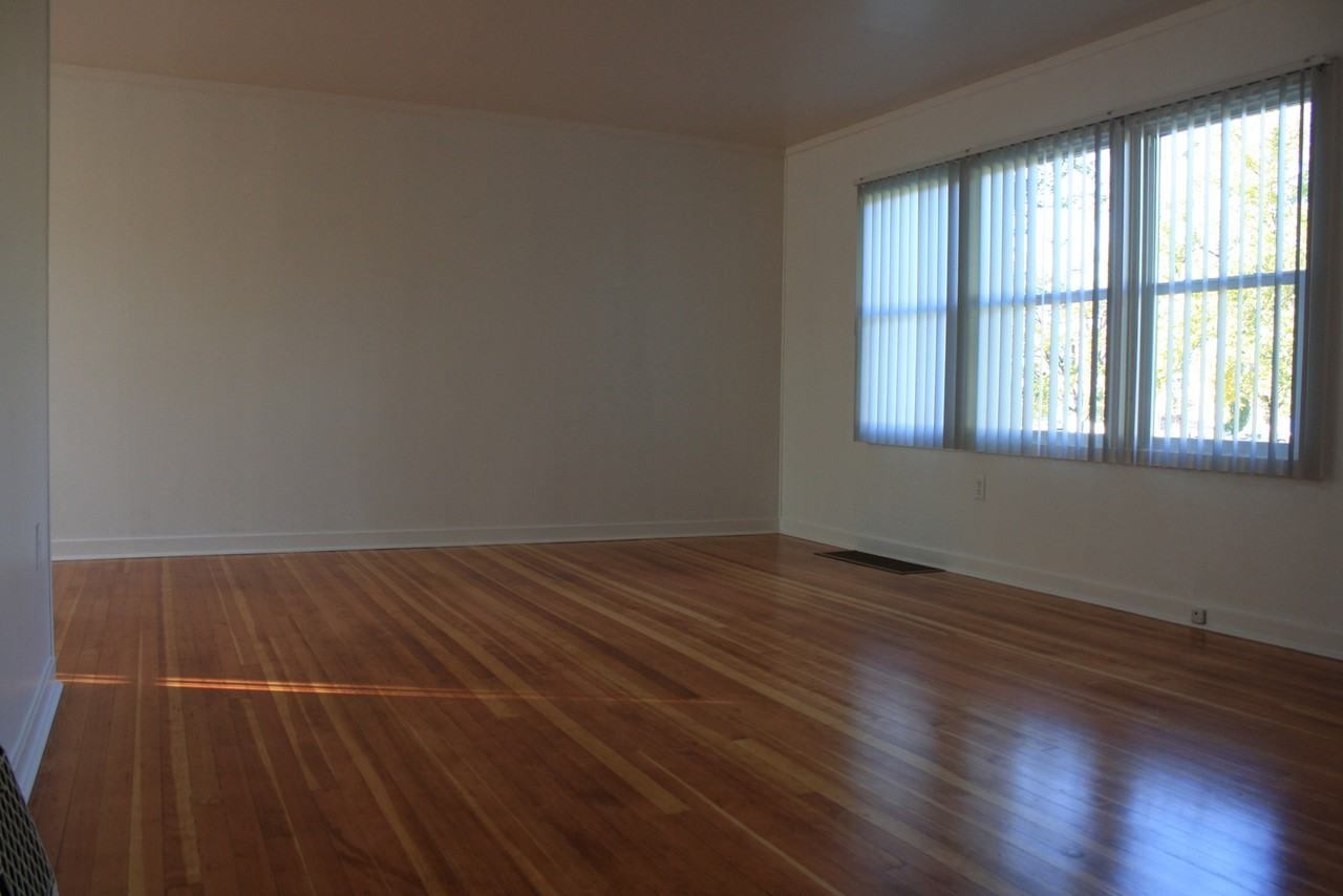 1334 Hunt Ave - Photo 3 of 19