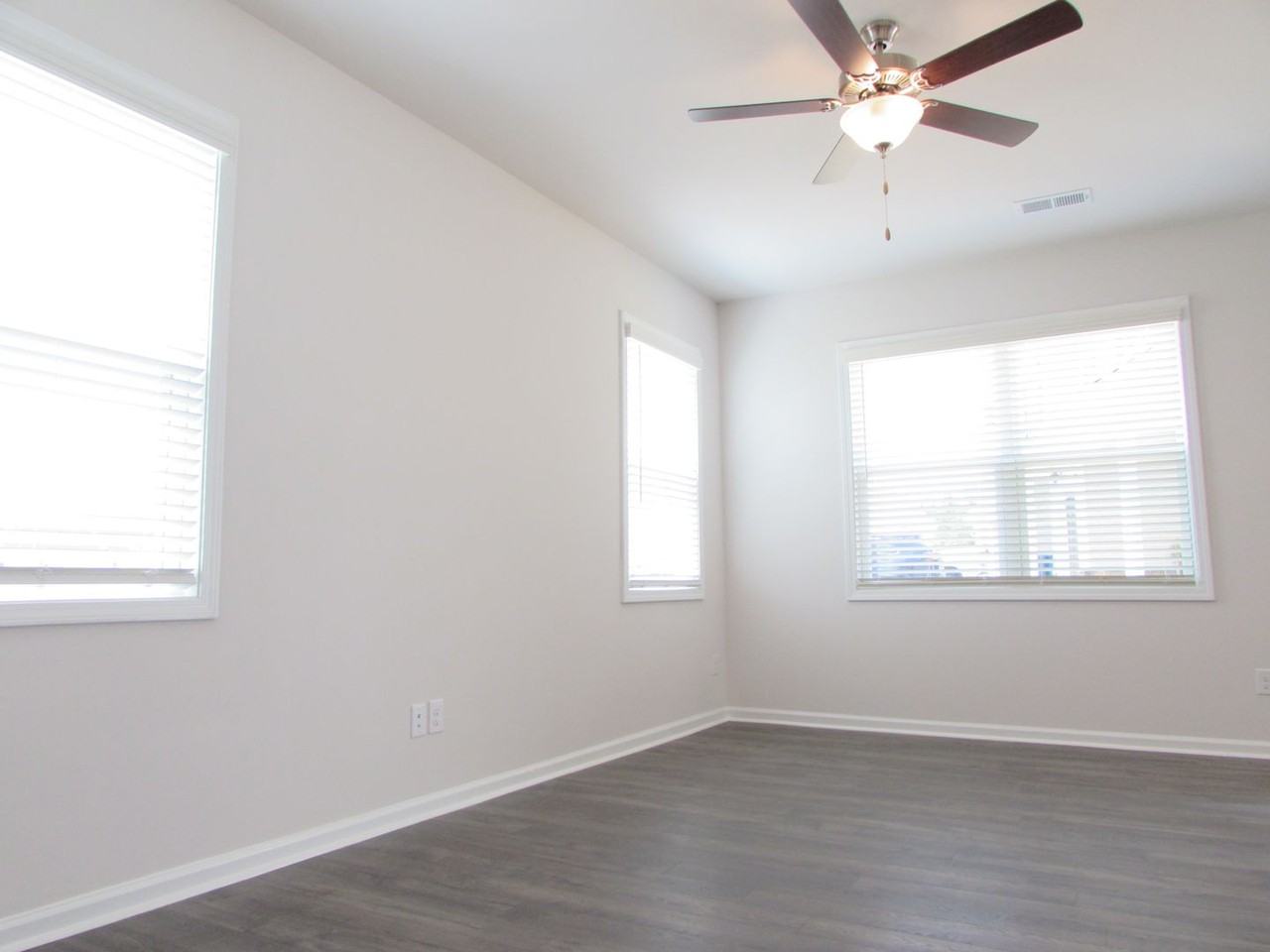 8164 8164 Sheffield Drive - 8164 Sheffield Drive - Photo 4 of 13