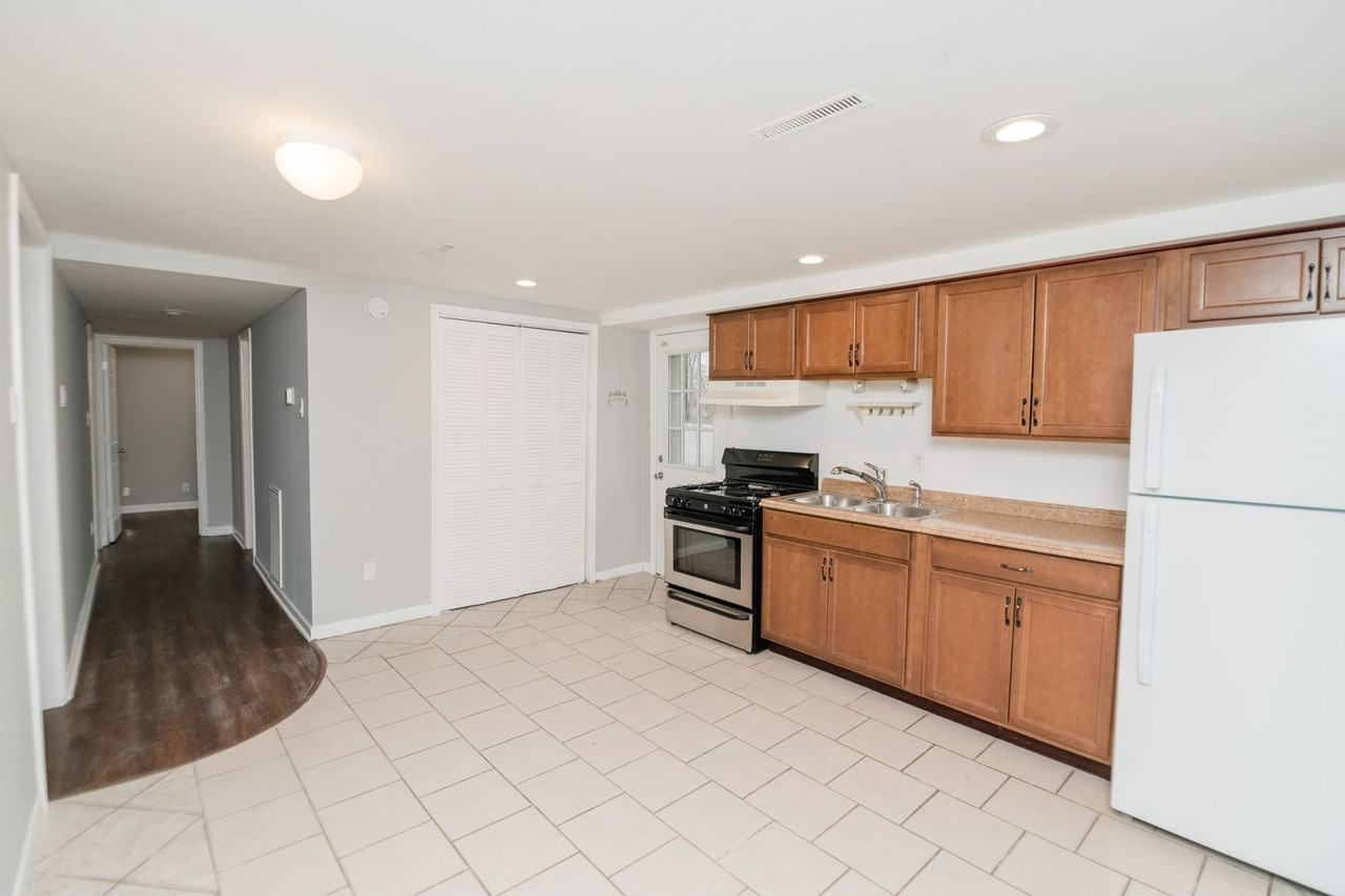 12811 Whitcomb St - Photo 6 of 28