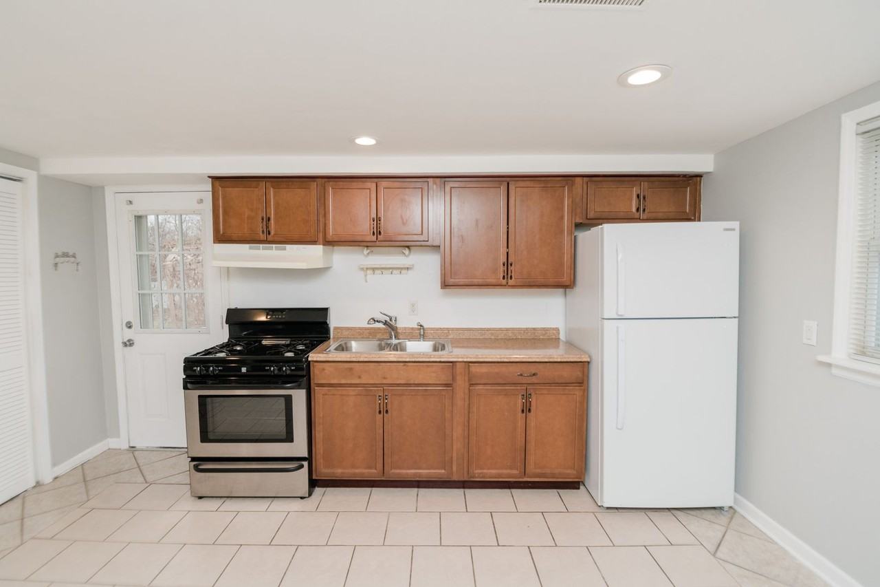 12811 Whitcomb St - Photo 7 of 28