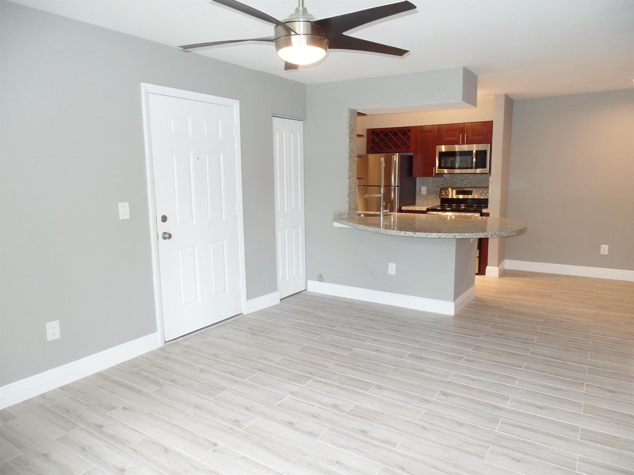 1239 Sw 46th Ave #1 - Photo 4 of 44