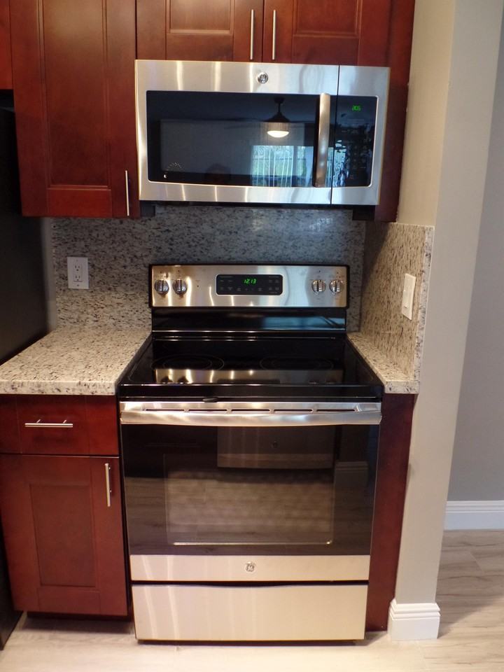 1239 Sw 46th Ave #1 - Photo 2 of 44