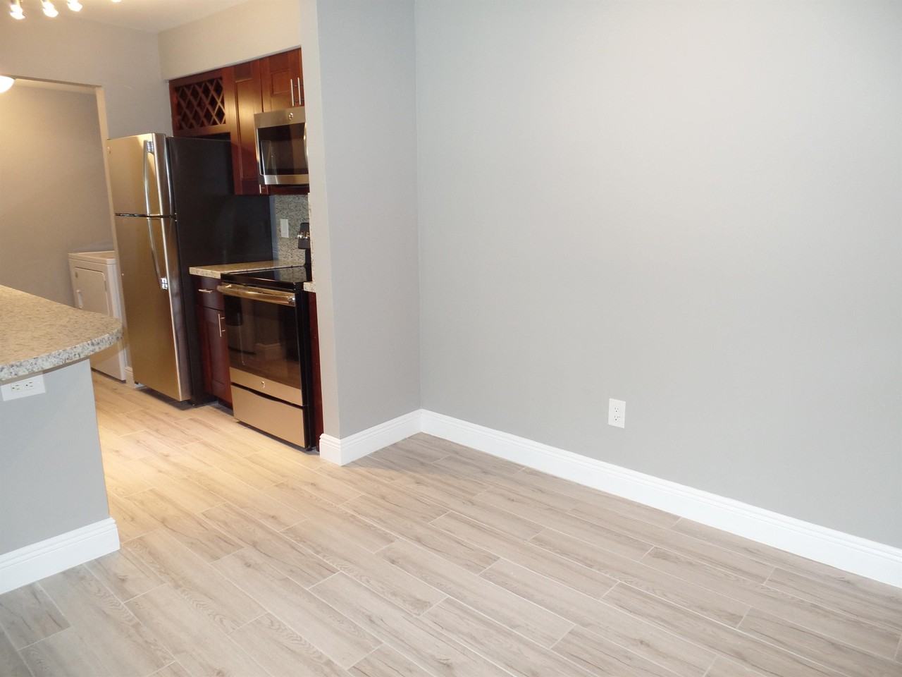 1239 Sw 46th Ave #1 - Photo 5 of 44