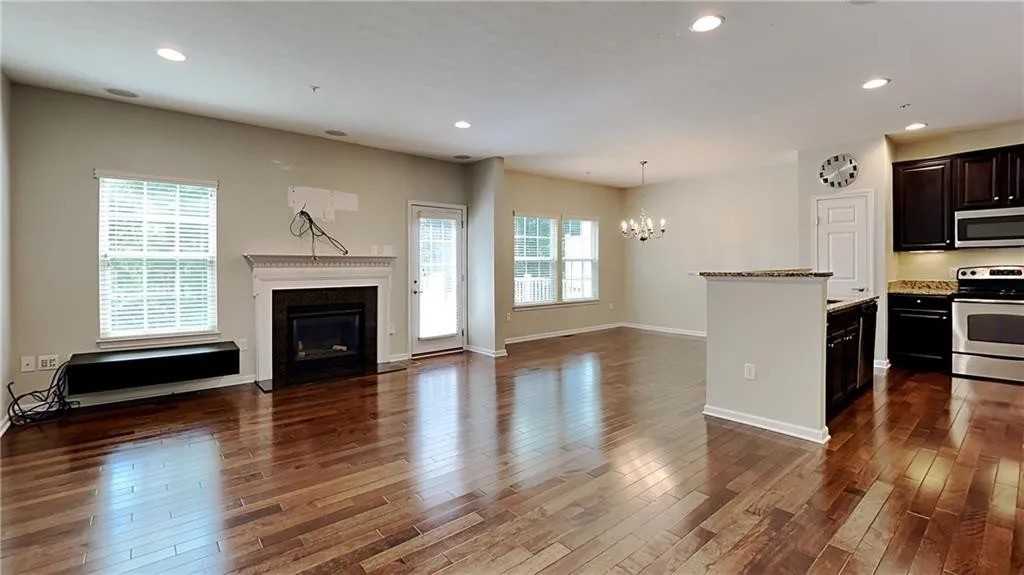 615 Fairgate Dr #615 - Photo 2 of 21