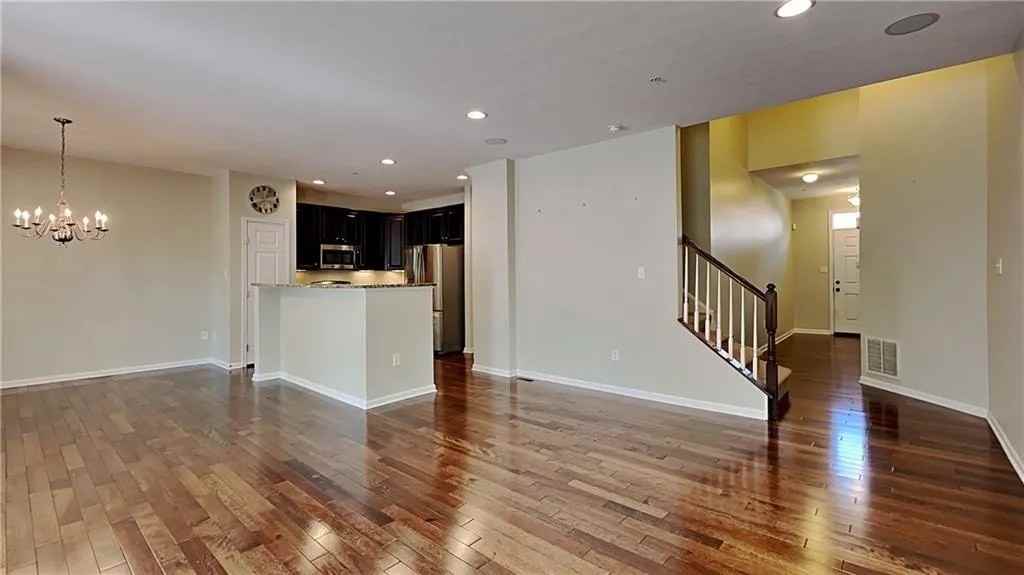 615 Fairgate Dr #615 - Photo 3 of 21