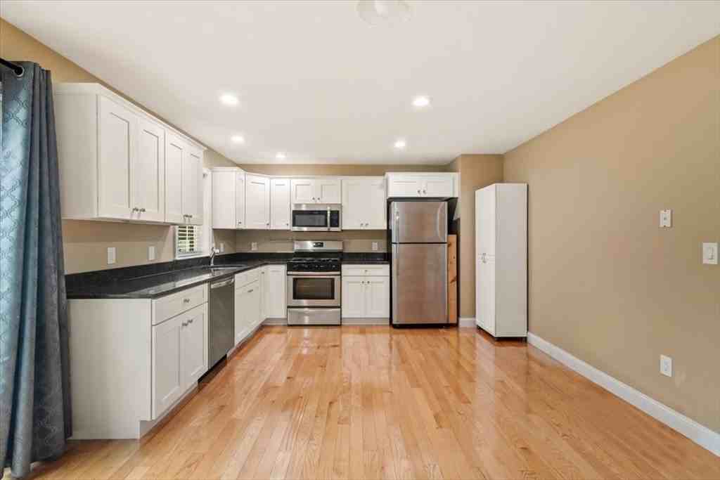 570 High St #1 - Photo 3 of 20