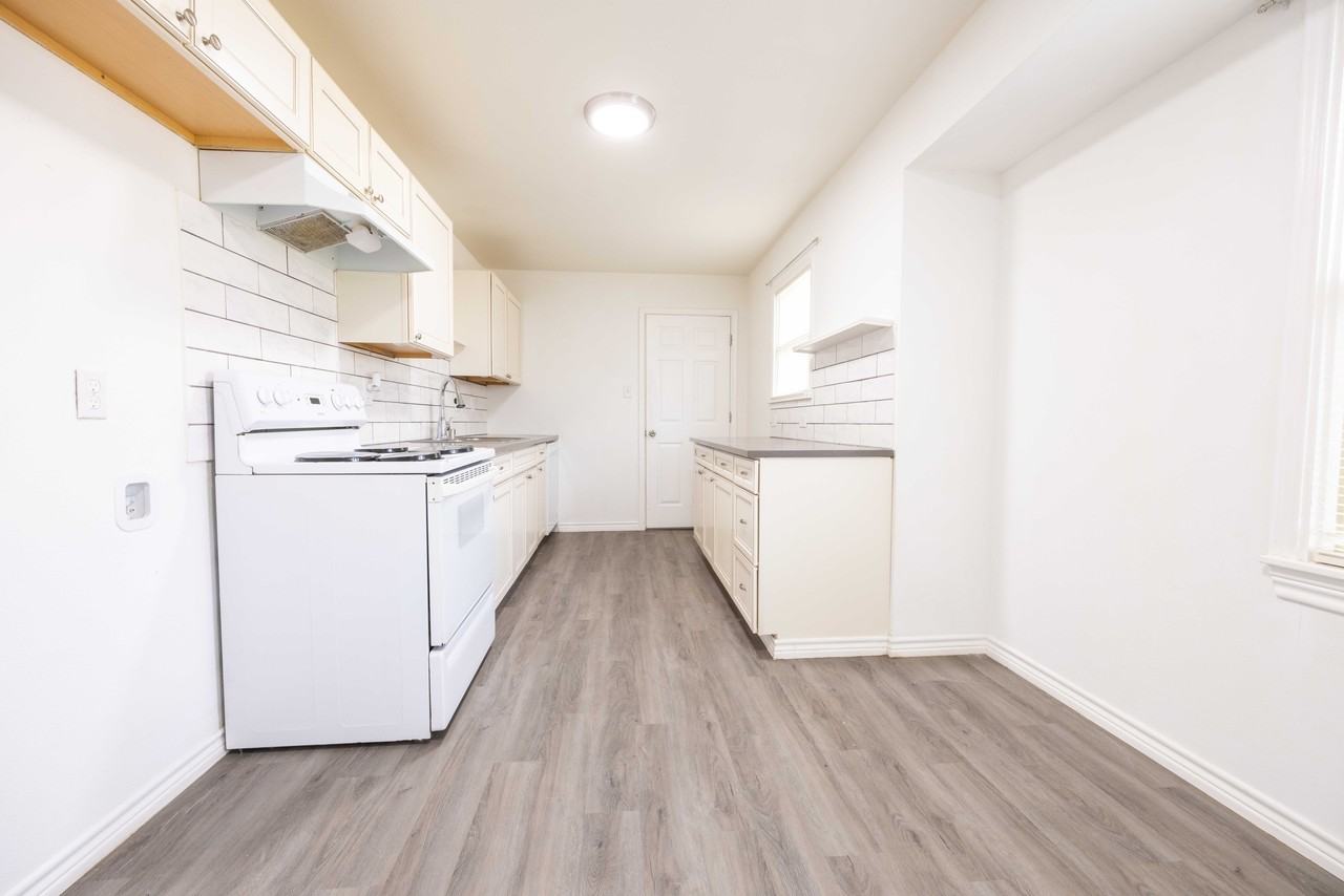 1404 Se 12th St #NA - Photo 2 of 23