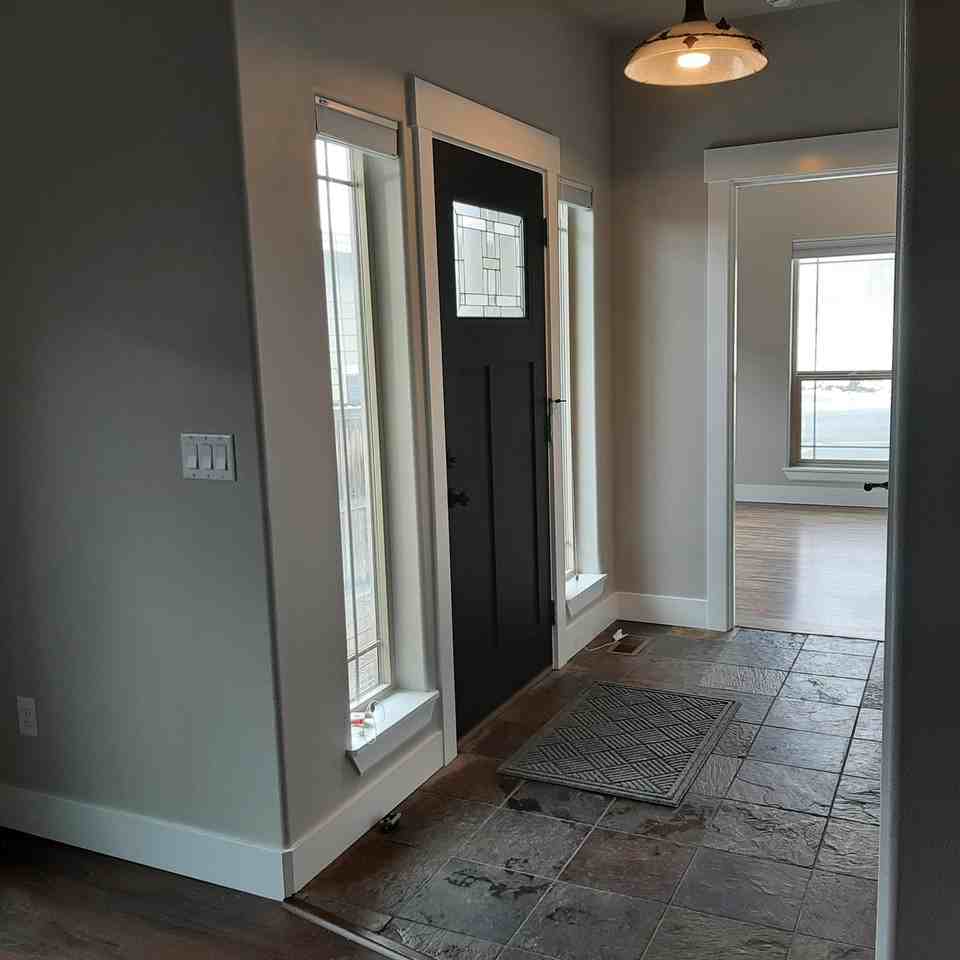 1273 Sw Tanner Ct #1 - Photo 2 of 15