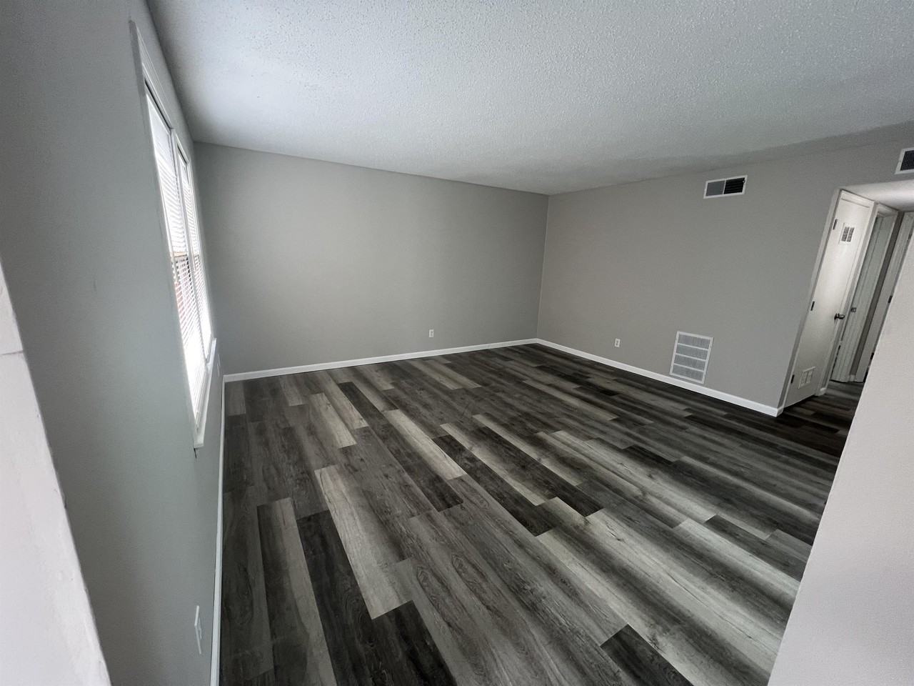 424 Wisconsin Street - 1Apartment 1 #1 - Photo 3 of 8