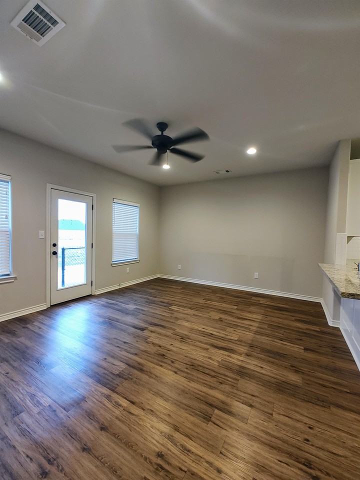 5670 Shadowbend Cir W #1 - Photo 6 of 37