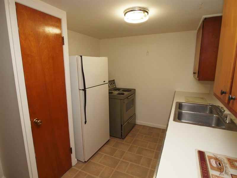 90 Willow St - Photo 2 of 10