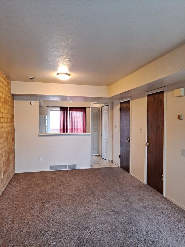 991 PRATT 2006-2012 SALEM AVE. - Photo 2 of 13