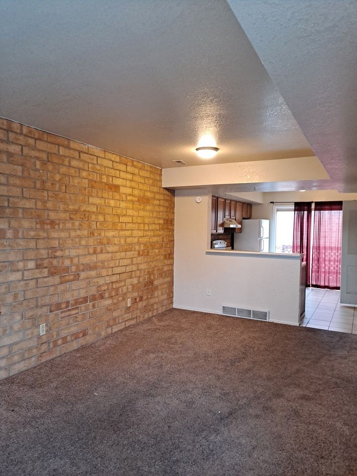 991 PRATT 2006-2012 SALEM AVE. - Photo 3 of 13