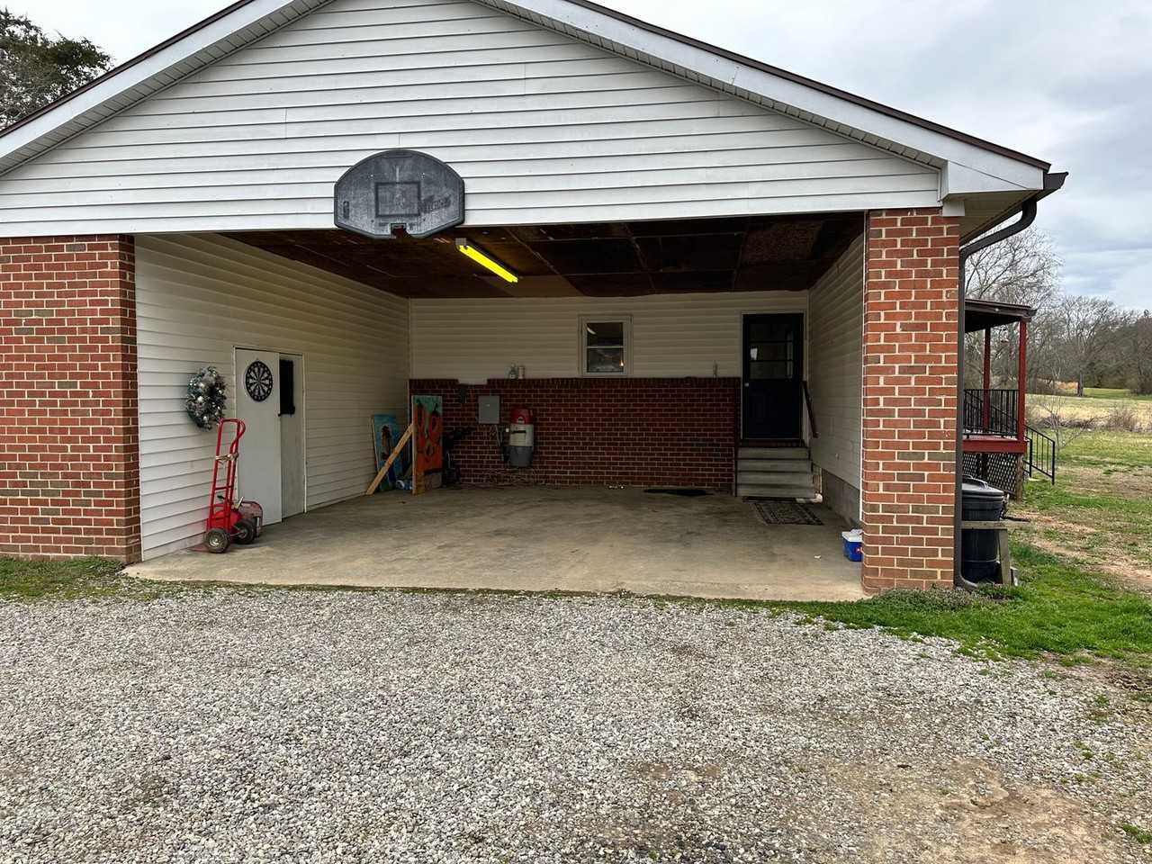 438 Watson Rd - Photo 3 of 23