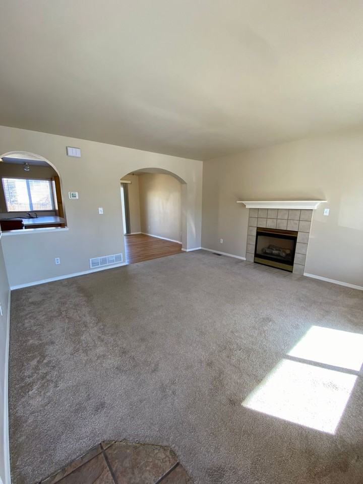 1048 Scarlet Oak Dr - Photo 3 of 22