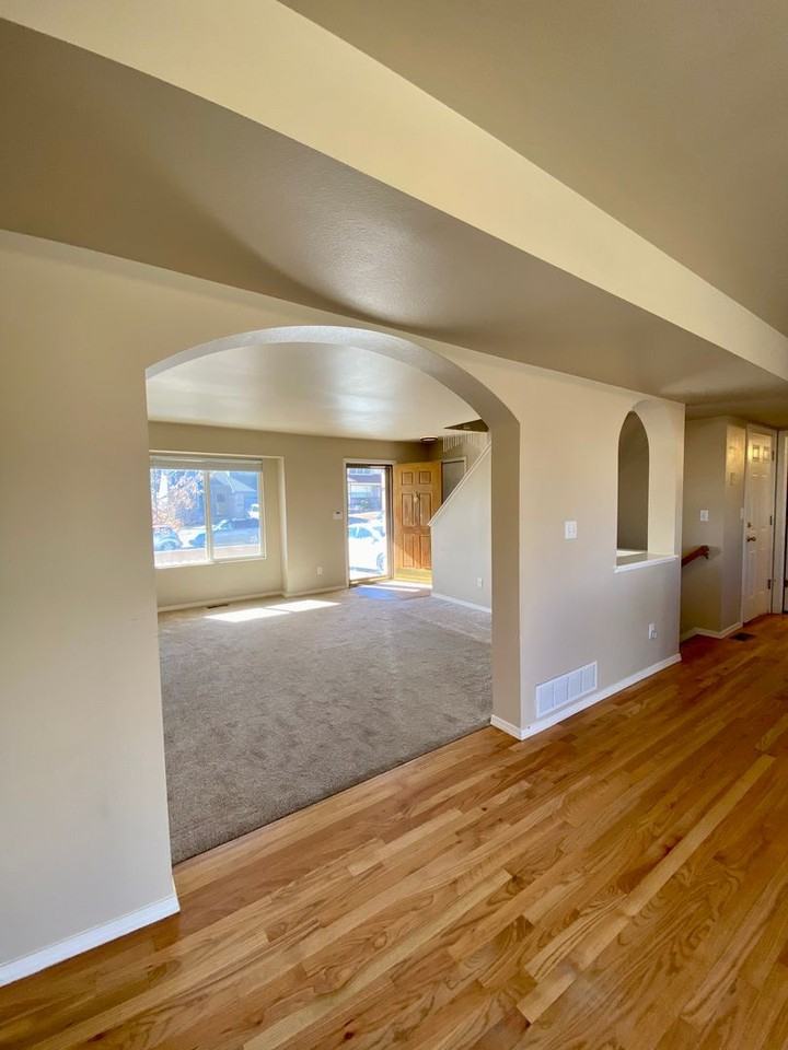 1048 Scarlet Oak Dr - Photo 5 of 22