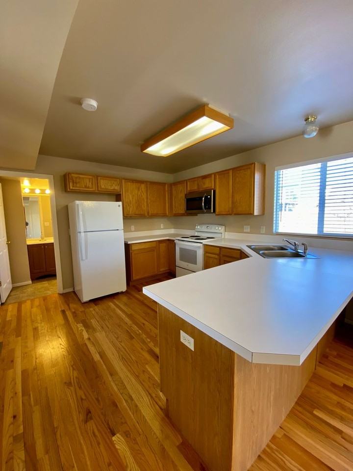 1048 Scarlet Oak Dr - Photo 7 of 22