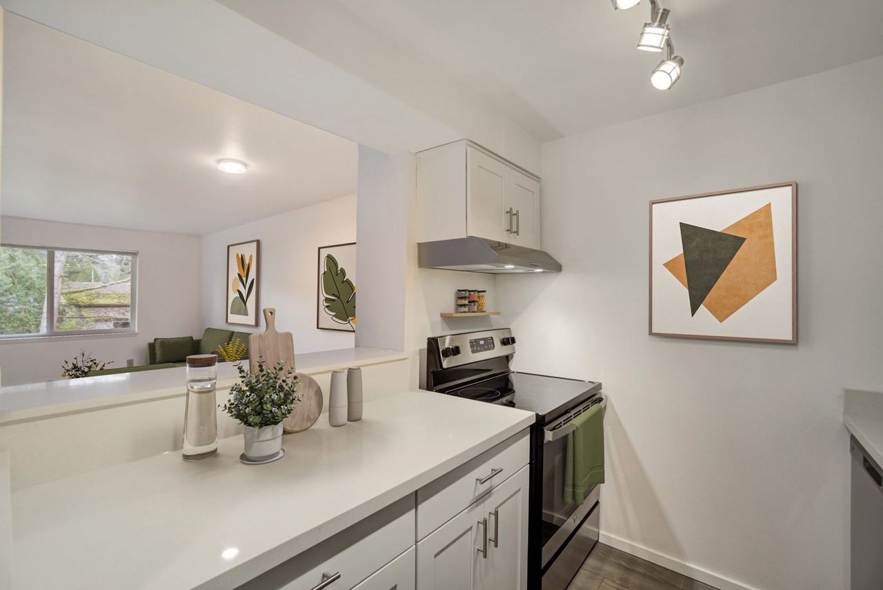 Hillcourt Apartments - Photo 5 of 15