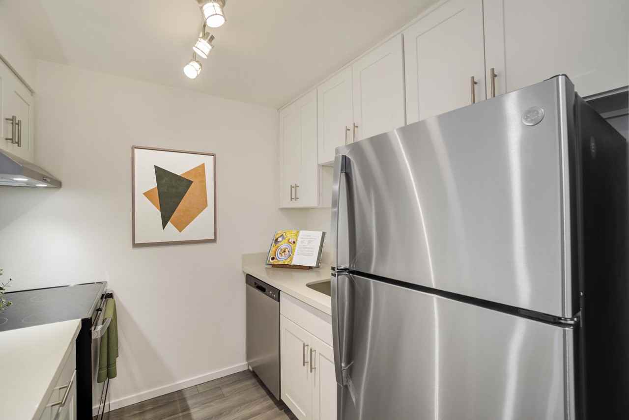 Hillcourt Apartments - Photo 6 of 15