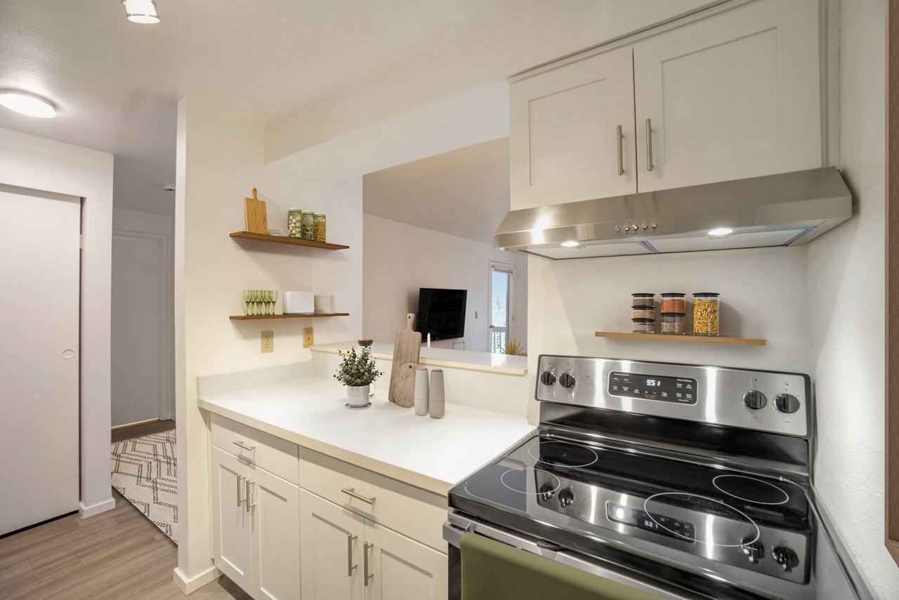 Hillcourt Apartments - Photo 7 of 15