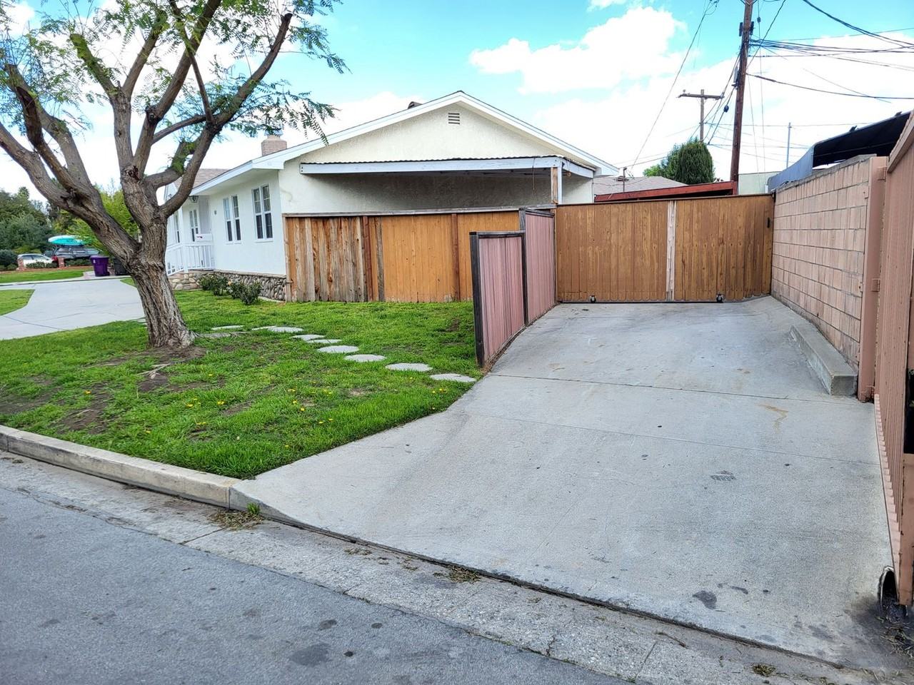 4224 Pepperwood Ave - Photo 2 of 50