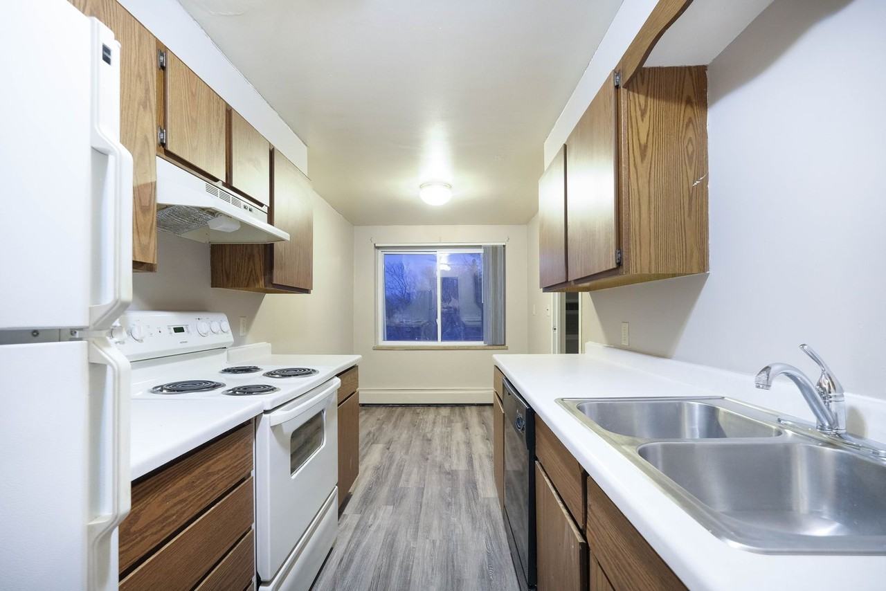 Knollcrest Apartments - Photo 2 of 10