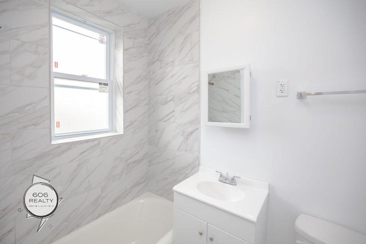 Studio Apts on Cermak! - Photo 5 of 6