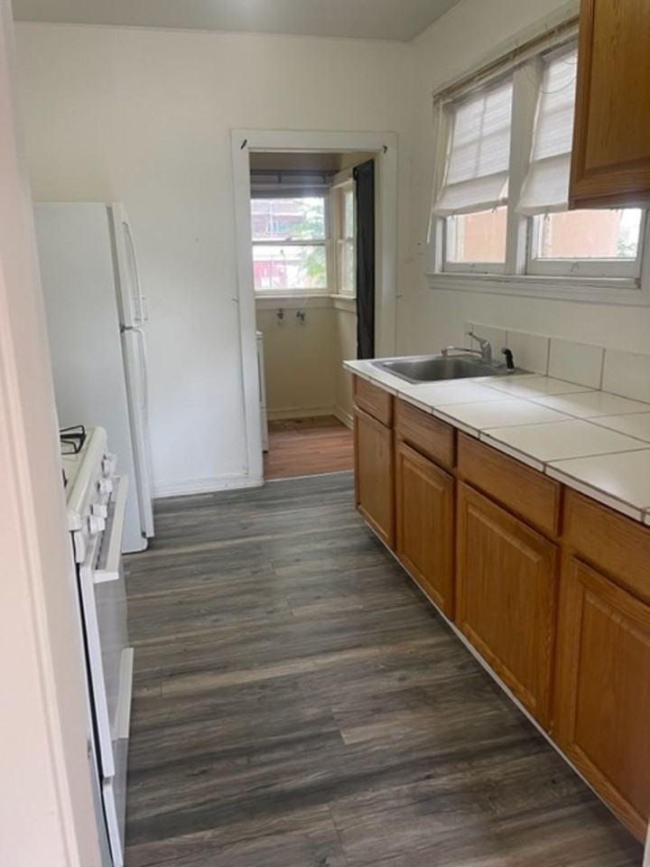1007 N Cactus St - Photo 3 of 6