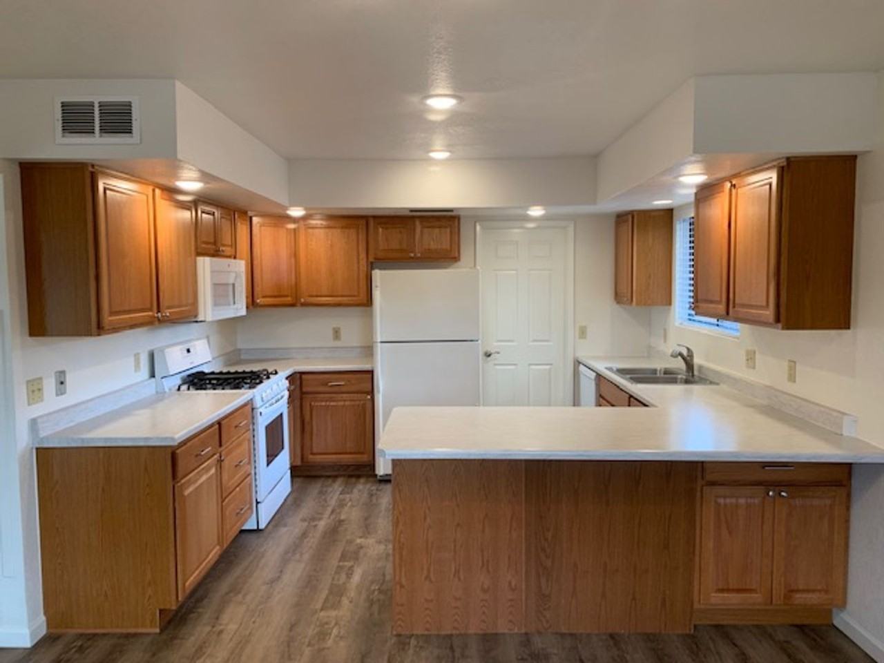 35 Yucca Dr - Photo 3 of 15