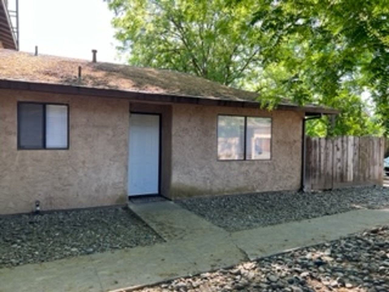 153-157 E SHASTA Ave - Photo 2 of 12