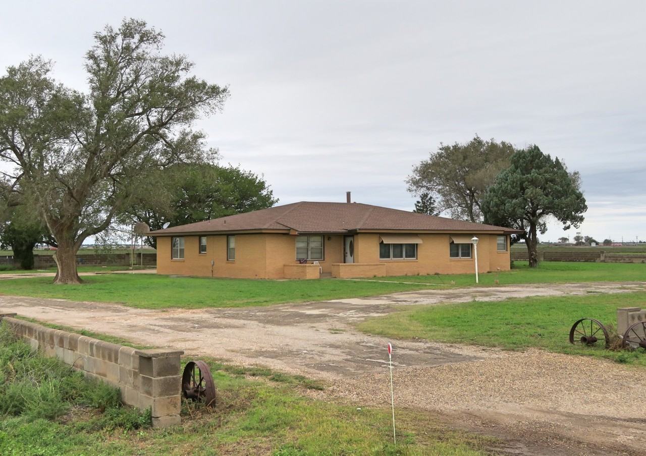 9607 N Interstate 27 - Photo 2 of 16