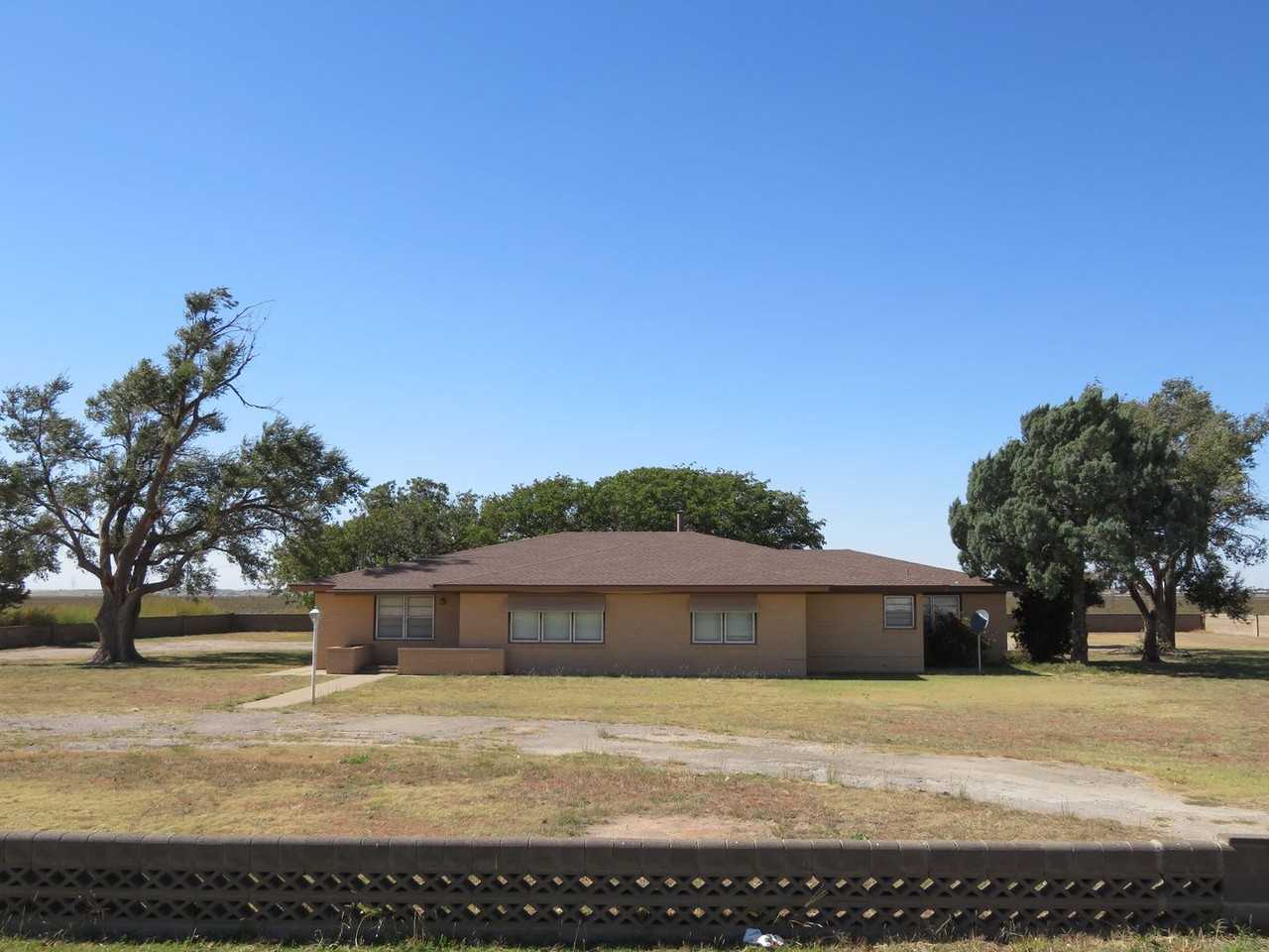 9607 N Interstate 27 - Photo 3 of 16