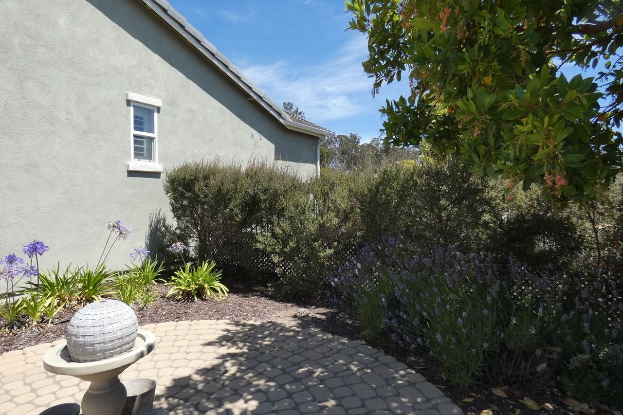 1084 Ford Dr - Photo 3 of 12