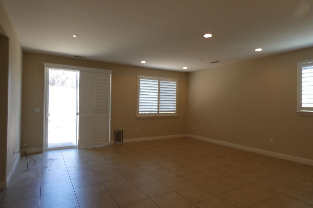 1084 Ford Dr - Photo 7 of 12