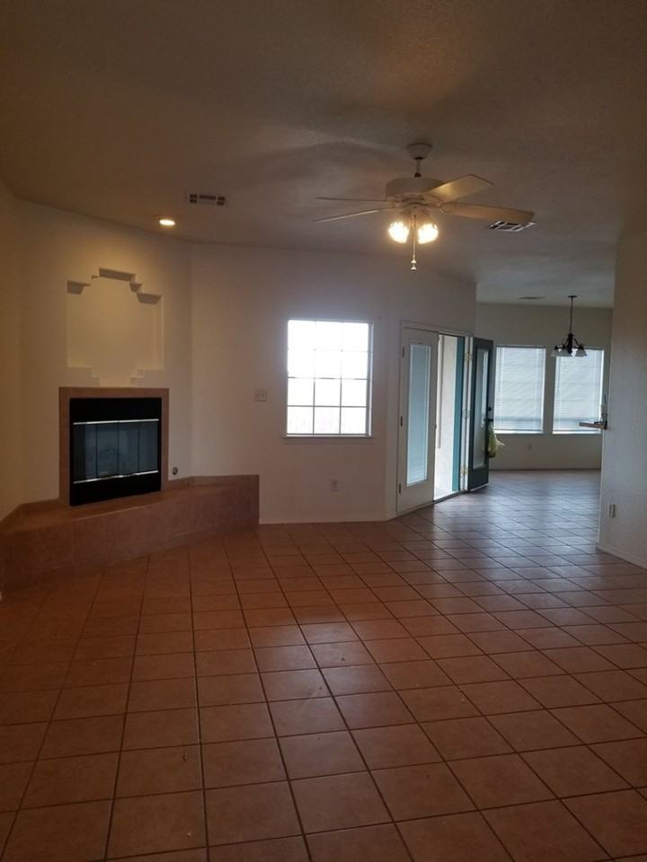 440 Cottonwood Dr - Photo 3 of 32