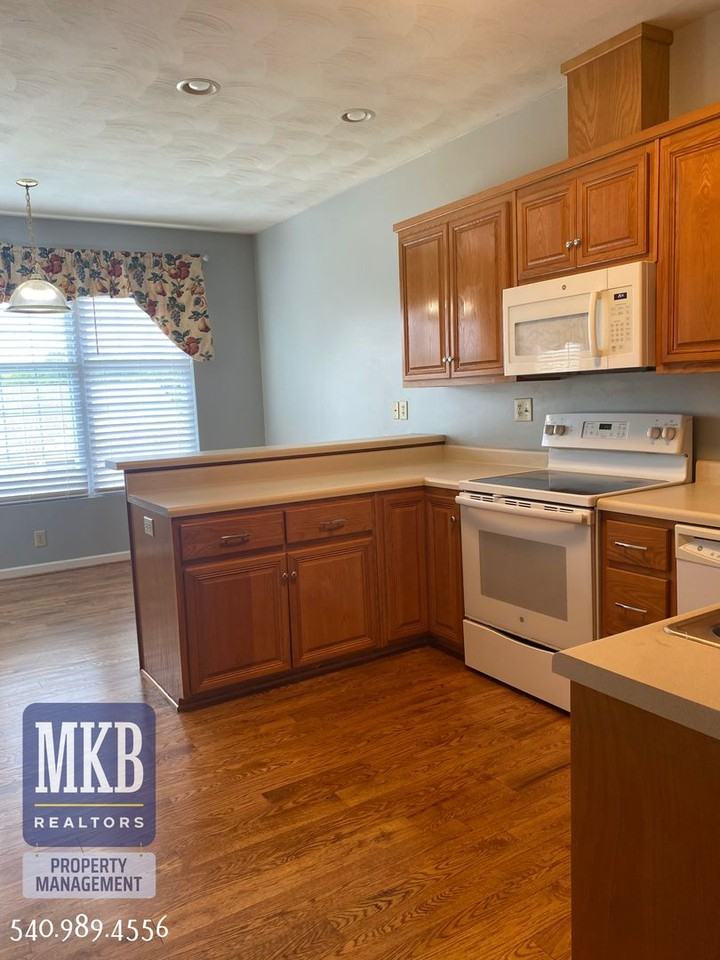 5502 S Village Dr - Photo 2 of 19