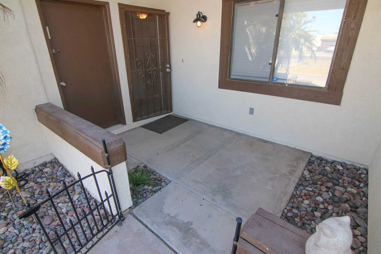 433 W 37th St - Photo 3 of 20