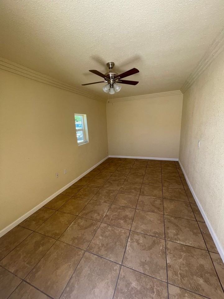 1003 S 6th Ave #B - Photo 4 of 10