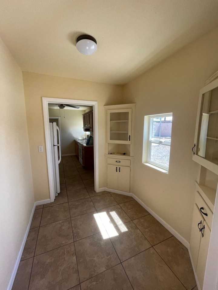 1003 S 6th Ave #B - Photo 5 of 10