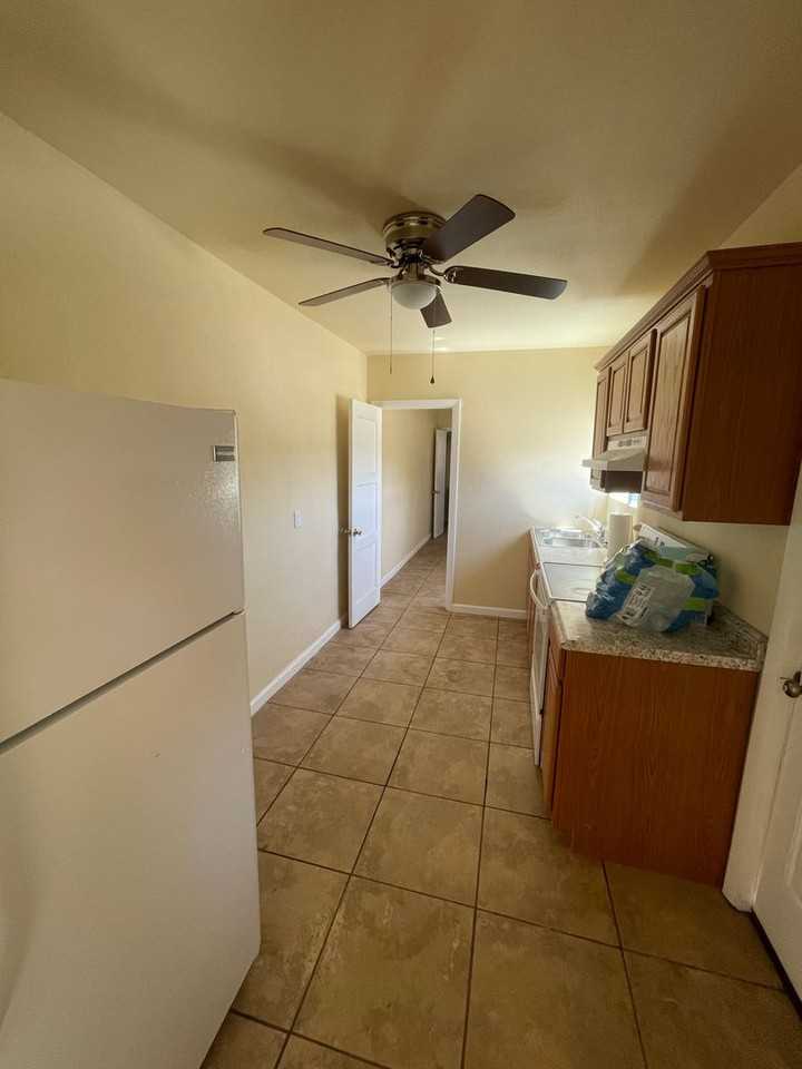 1003 S 6th Ave #B - Photo 7 of 10