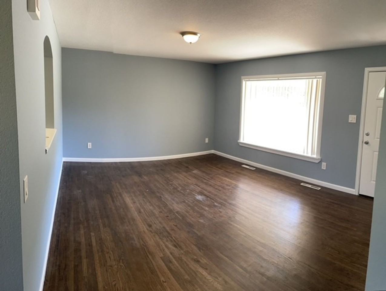 1136 Yosemite Dr - Photo 2 of 16