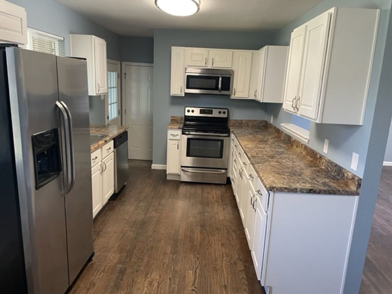 1136 Yosemite Dr - Photo 3 of 16