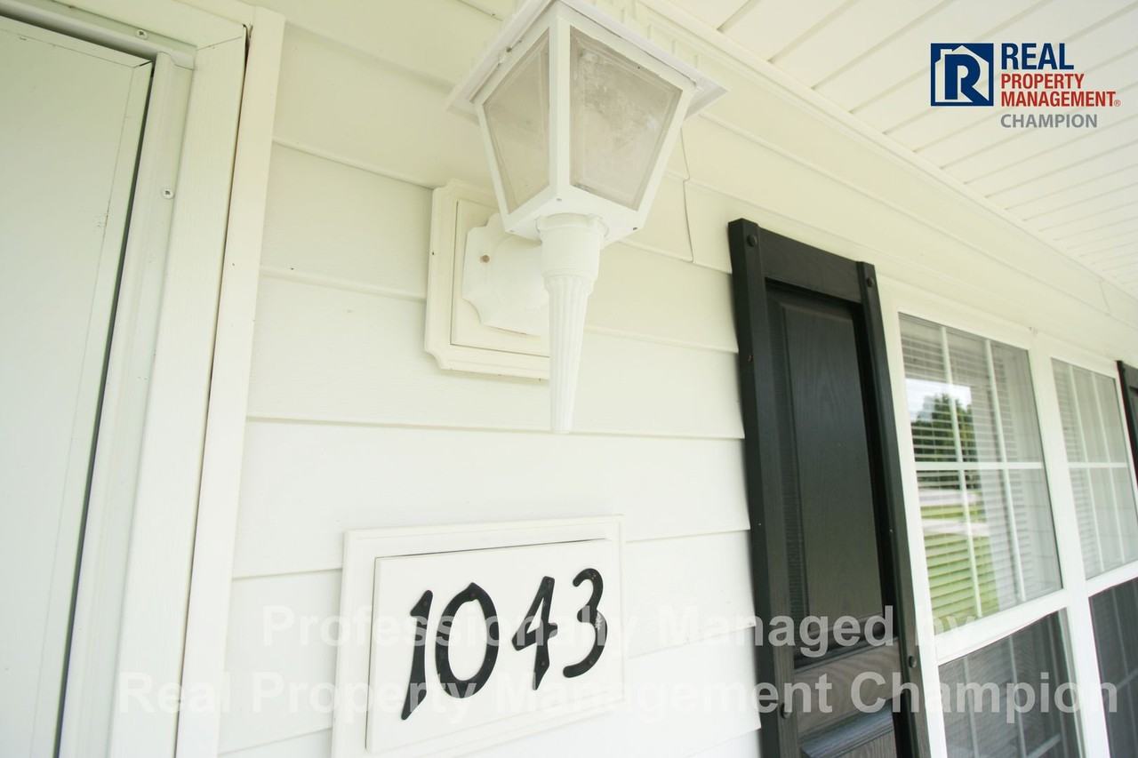 1043 Shirley Dr - Photo 2 of 25