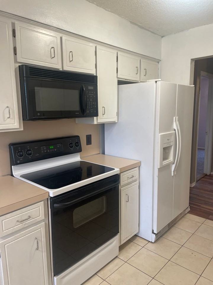 3902 Karen Dr - Photo 5 of 22